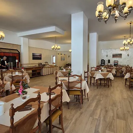 阿尔卡瓦里诺比安克旅馆 利尼亚诺萨比亚多罗