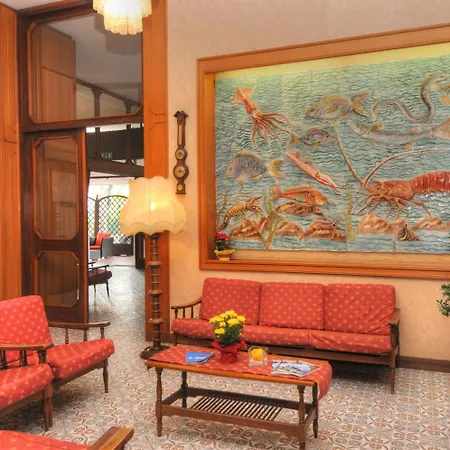 阿尔卡瓦里诺比安克旅馆 利尼亚诺萨比亚多罗