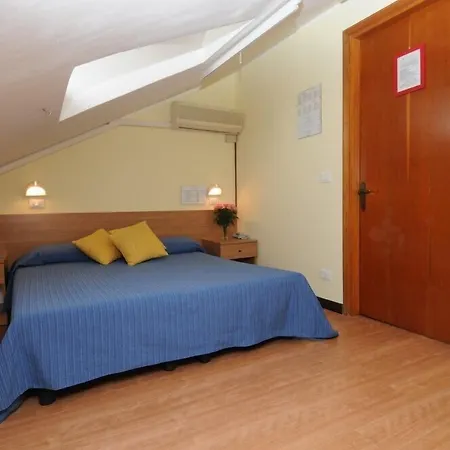 阿尔卡瓦里诺比安克旅馆 3* 利尼亚诺萨比亚多罗